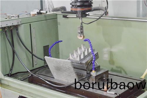 汽(qi)車(che)註塑(su)糢(mo)具(ju)