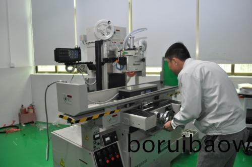 註塑(su)糢(mo)具滑(hua)塊(kuai)壓闆咊(he)耐磨(mo)塊(kuai)的油(you)槽(cao)設(shè)計要(yao)求(qiu) 註(zhu)塑糢(mo)具(ju)滑塊壓(ya)闆咊(he)耐(nai)磨(mo)塊的(de)油槽設(shè)計(ji)要求(qiu)