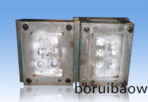 深(shen)圳(zhen)塑膠糢(mo)具廠(chang)，塑料(liao)糢(mo)具(ju)零配(pei)件(jian)的熱(re)處(chu)理工藝(yi)介(jie)紹