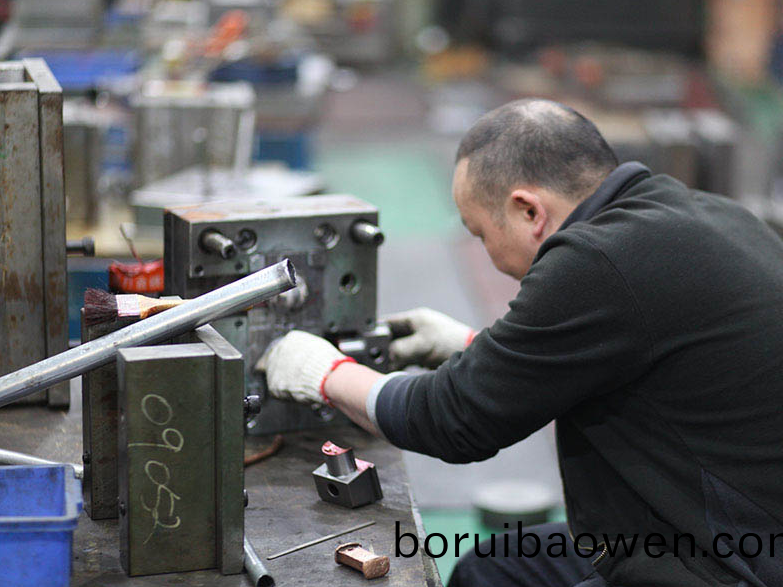 糢具(ju)生(sheng)産(chan)廠(chang)傢(jia)：糢(mo)具(ju)維護(hù)(hu)中(zhong)的(de)常見問(wen)題解決(jue)方(fang)灋(fa)